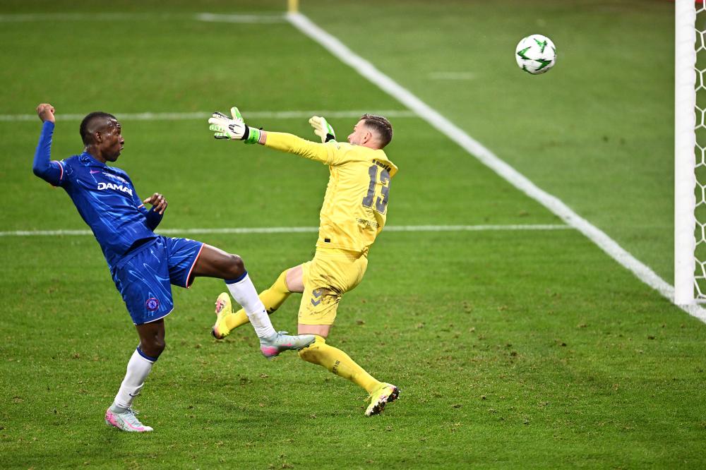 拉眼角引发争议的全北助教宣布辞职，此前因种族歧视被判禁赛5场